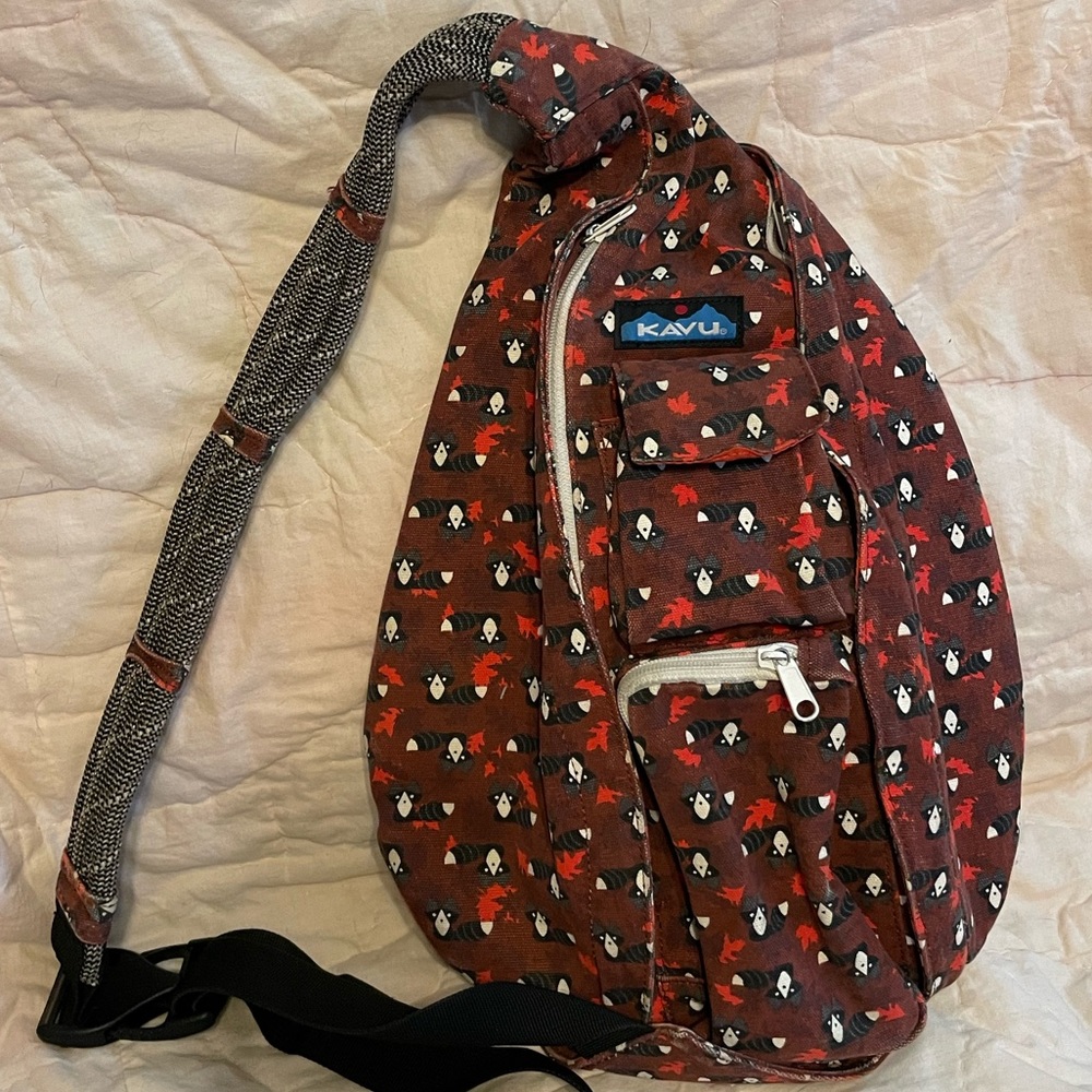 Kavu raccoon backpack. Maroon.